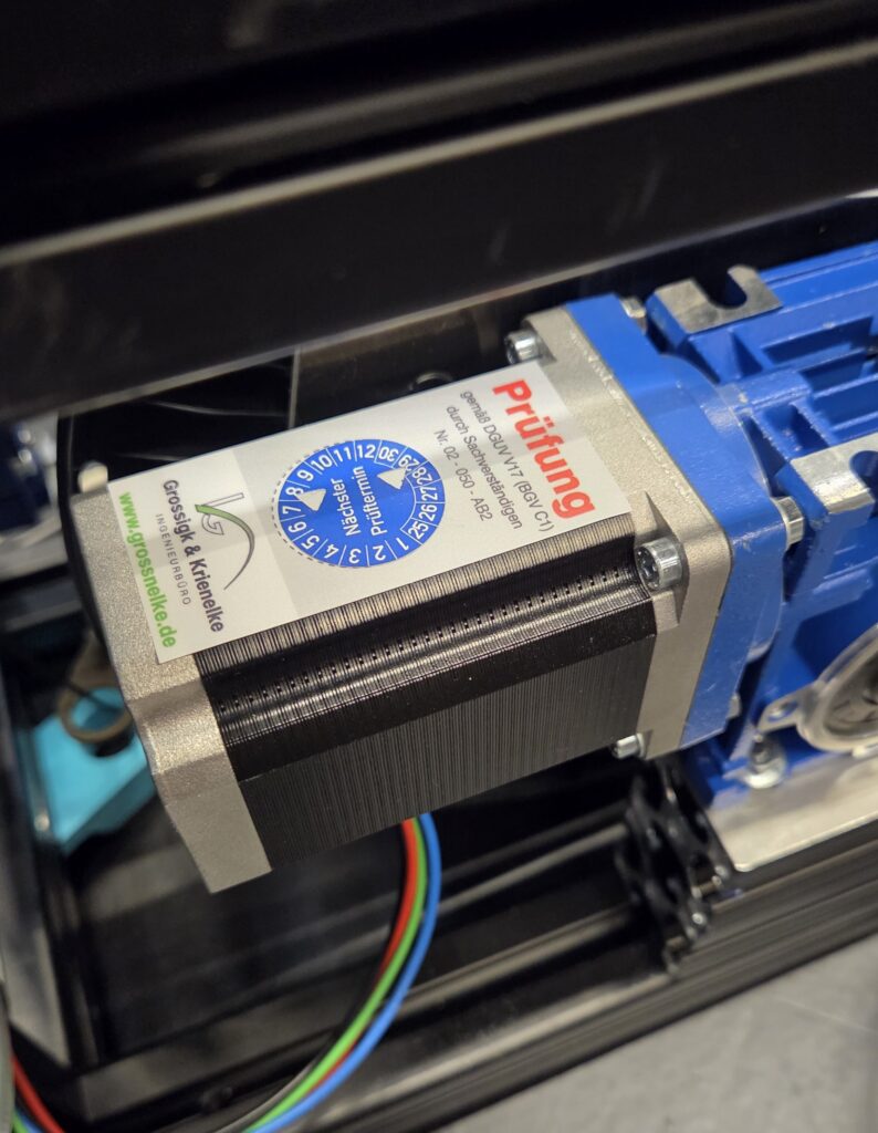 Sowohl der verlängerte Roboterarm als auch die Lichtrahmen der „Motor Matrix“ wurden von einem externen Gutachter geprüft und zertifiziert - mit Erfolg | Foto: Haptic Lab