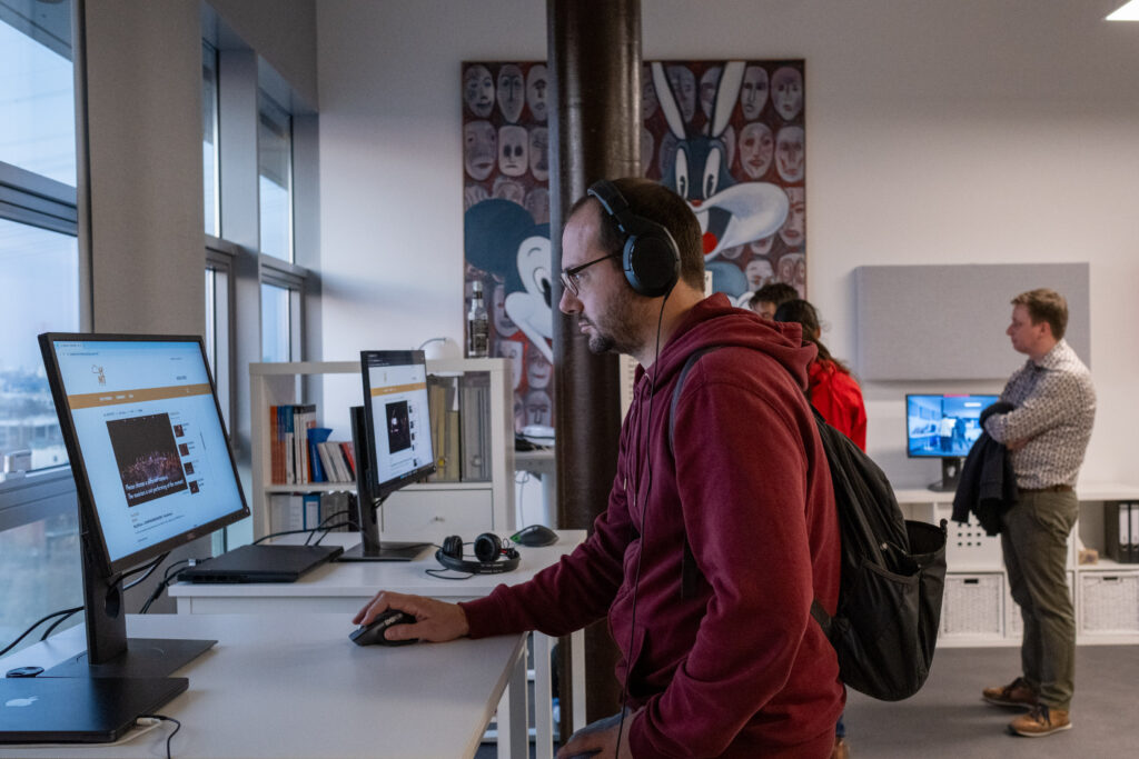 Wenn digitale Zuschauer:innen selbst die Regie übernehmen: Dank eines neuen Multiview-Tools können Nutzer:innen der HfMT-Mediathek Videos aus verschiedenen Perspektiven ansehen | Foto: Carsten Rabe