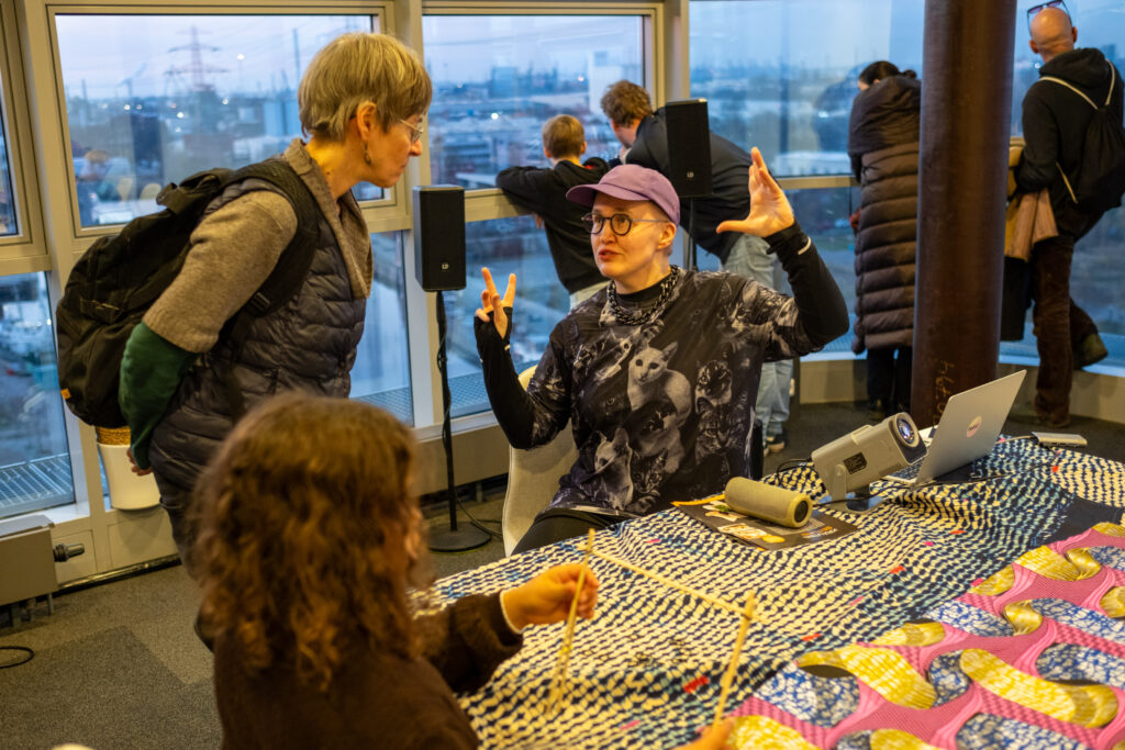 Einblicke hinter die Kulissen: Am ersten Tag der offenen Tür des ligeti zentrums erwarteten Besucher ein buntes Tagesprogramm auf zwei Etagen | Foto: Carsten Rabe