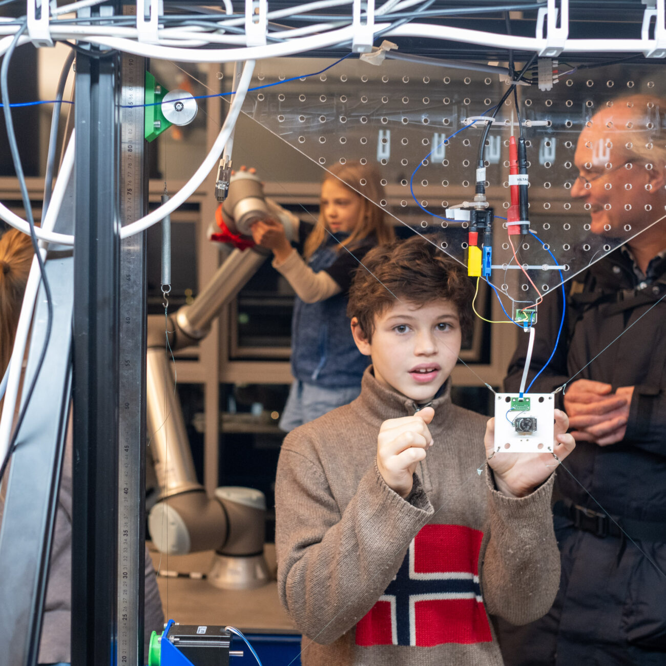 Robotics für Groß und Klein: Im Haptic Lab gab es viel zu sehen und auszuprobieren | Foto: Carsten Rabe