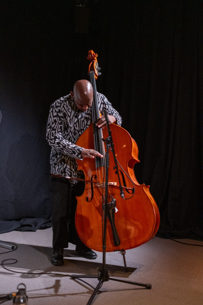 Improvisation im Production Lab: Mit einer musikalischen Performance leitete SPIIC+ in einen geselligen Abend über | Foto: Carsten Rabe