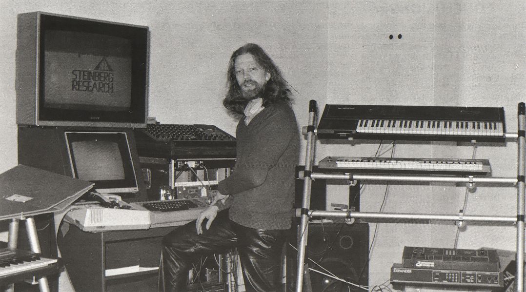 Steinberg Research mit Karl „Charlie“ Steinberg vor einem Atari ST Computer 1983 | Foto: Tony Hastings